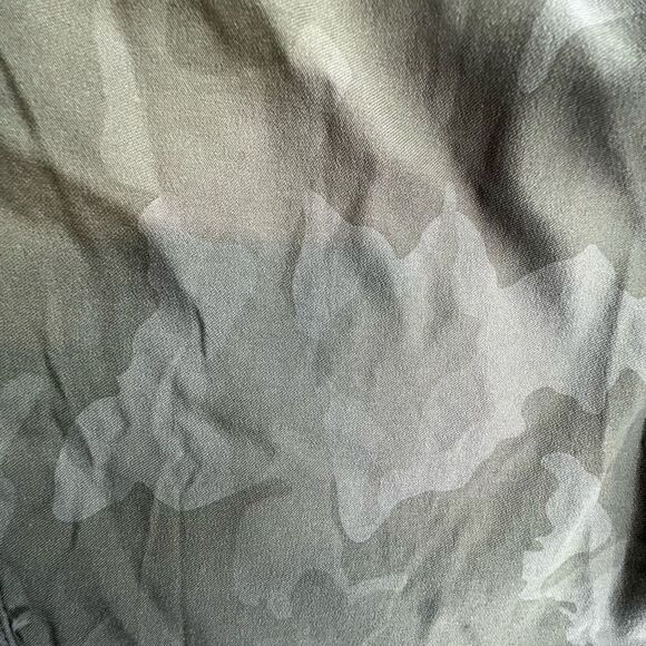 PrAna Women's Mid-Rise Flat Front Standard Fit Jogger Pants Camouflage Size 12 - Picture 3 of 9